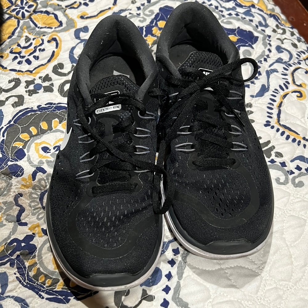 Nike Flex 2017 Run tennis shoes